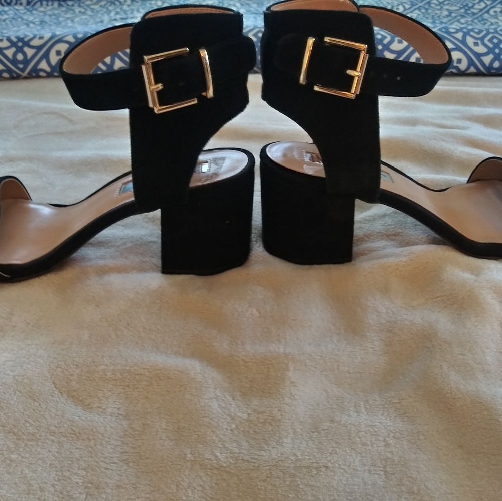 Shoes - Picture 3 of 6